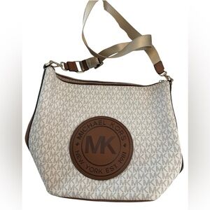 Micheal Kors Jet Set leather crossbody bag